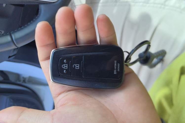 Used Toyota RAV4 2022 2.0L CVT Two-Wheel Drive Fashion Plus Edition Vehicle Key