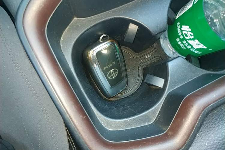 Used Toyota RAV4 2022 2.0L CVT Two-Wheel Drive Fashion Plus Edition Vehicle Key