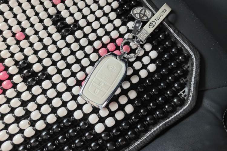 Used Toyota RAV4 2022 2.0L CVT Two-Wheel Drive Fashion Edition Vehicle Key