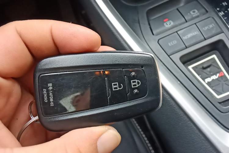 Used Toyota RAV4 2022 2.0L CVT Two-Wheel Drive Fashion Plus Edition Vehicle Key