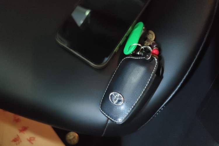 Used Toyota RAV4 2022 2.0L CVT Two-Wheel Drive Fashion Edition Vehicle Key