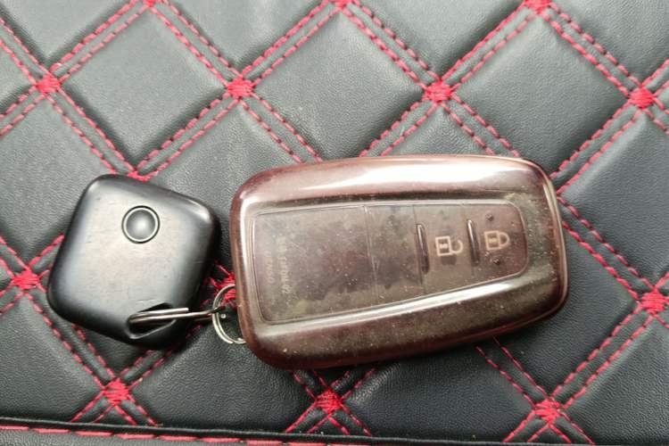 Used Toyota RAV4 2022 2.0L CVT Two-Wheel Drive Fashion Edition Vehicle Key