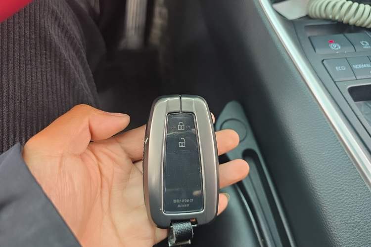 Used Toyota RAV4 2022 2.0L CVT Two-Wheel Drive Fashion Edition Vehicle Key