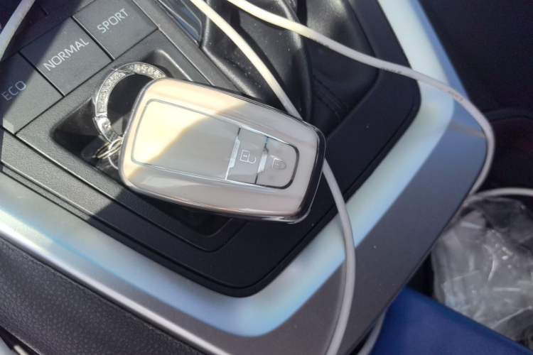 Used Toyota RAV4 2022 2.0L CVT Two-Wheel Drive Fashion Edition Vehicle Key