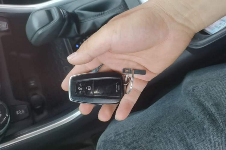 Used Toyota RAV4 2022 2.0L CVT Two-Wheel Drive Fashion Edition Vehicle Key