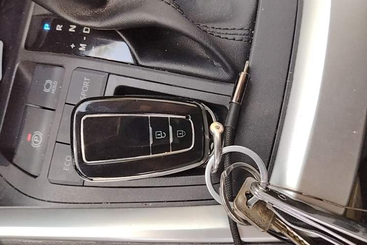 Used Toyota RAV4 2022 2.0L CVT Two-Wheel Drive Fashion Edition Vehicle Key