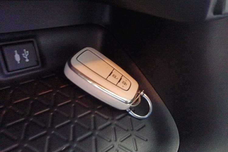 Used Toyota RAV4 2022 2.0L CVT Two-Wheel Drive Fashion Edition Vehicle Key