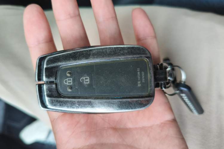 Used Toyota RAV4 2022 2.0L CVT Two-Wheel Drive Fashion Plus Edition Vehicle Key