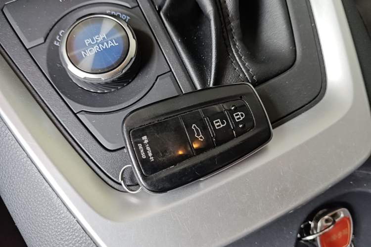 Used Toyota RAV4 2022 Dual-Engine 2.5L E-CVT Four-Wheel Drive Flagship Edition Vehicle Key