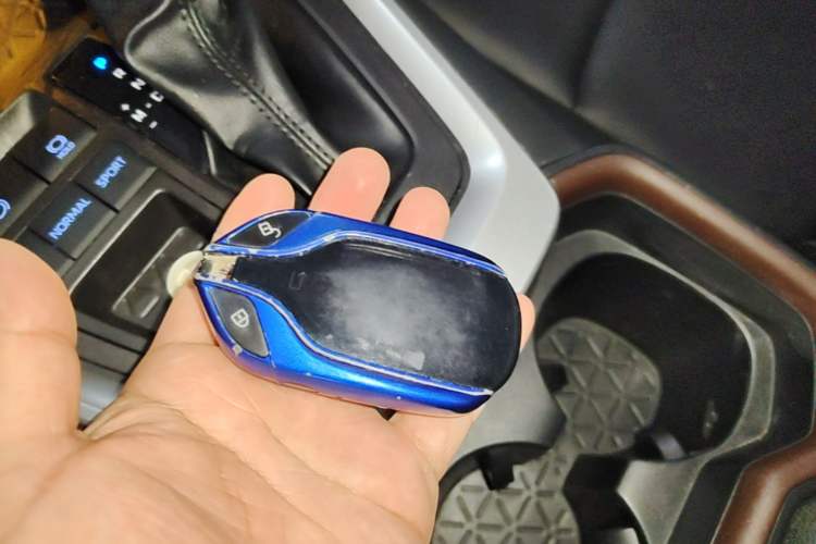 Used Toyota RAV4 2022 2.0L CVT Two-Wheel Drive Fashion Plus Edition Vehicle Key