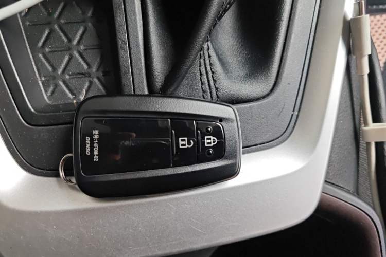 Used Toyota RAV4 2022 2.0L CVT Two-Wheel Drive Fashion Plus Edition Vehicle Key