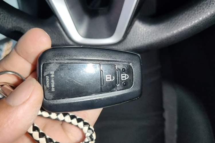 Used Toyota RAV4 2022 2.0L CVT Two-Wheel Drive Fashion Edition Vehicle Key