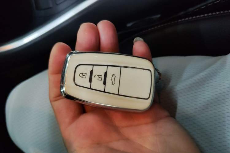 Used Toyota RAV4 2022 2.0L CVT Two-Wheel Drive Fashion Plus Edition Vehicle Key