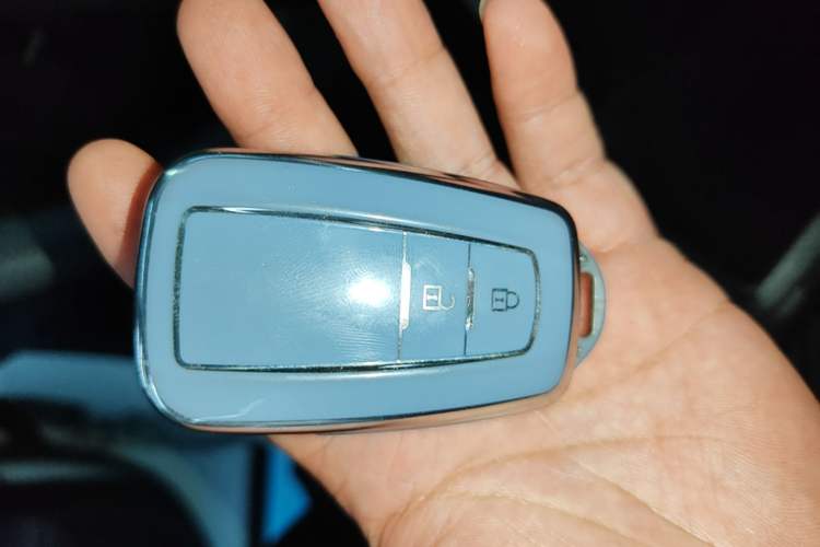 Used Toyota RAV4 2022 2.0L CVT Two-Wheel Drive Fashion Edition Vehicle Key