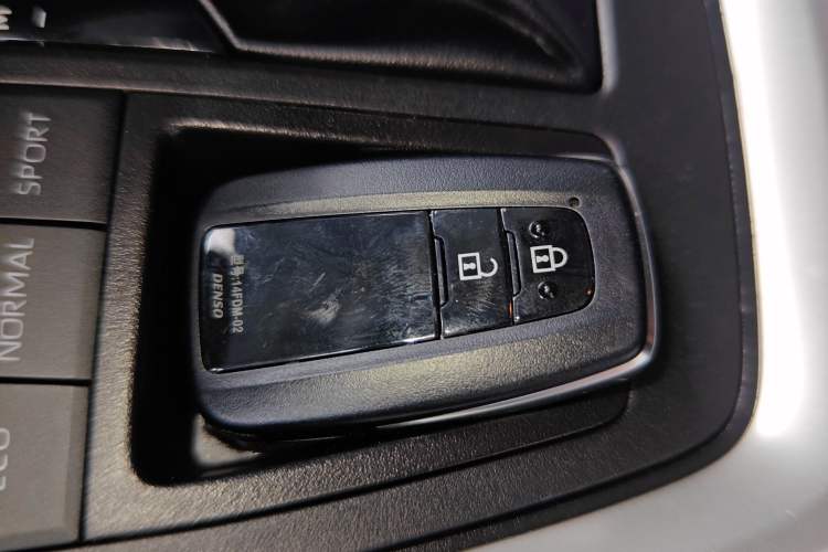 Used Toyota RAV4 2022 2.0L CVT Two-Wheel Drive Fashion Edition Vehicle Key