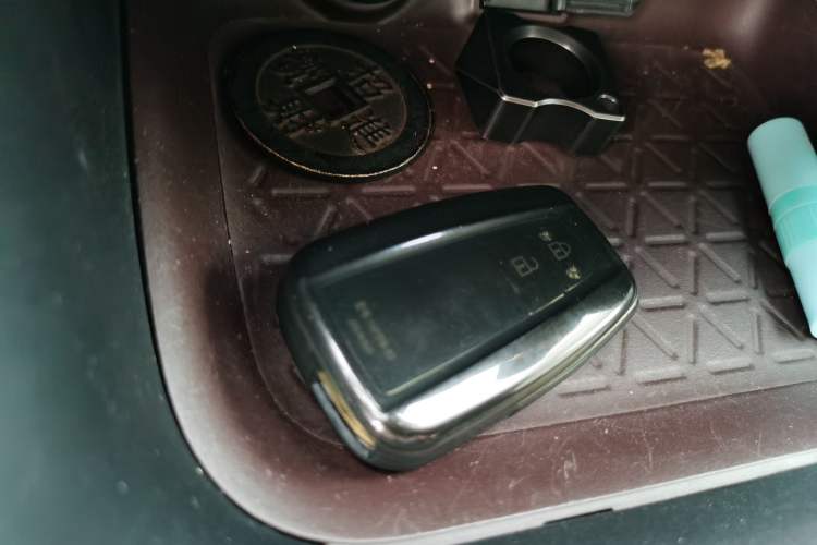Used Toyota RAV4 2022 2.0L CVT Four-Wheel Drive Premium Edition Vehicle Key