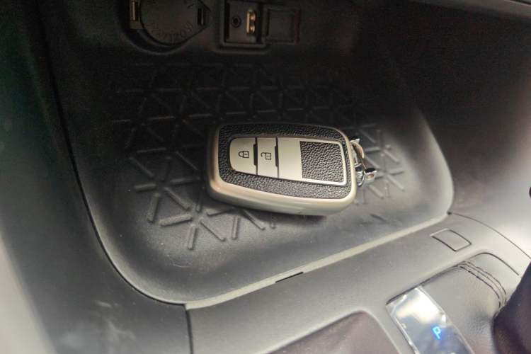 Used Toyota RAV4 2022 2.0L CVT Two-Wheel Drive Fashion Plus Edition Vehicle Key