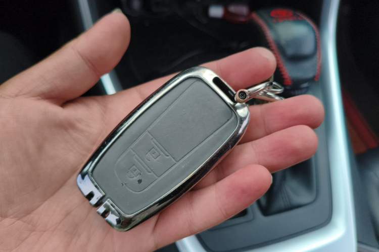Used Toyota RAV4 2022 2.0L CVT Two-Wheel Drive Fashion Plus Edition Vehicle Key