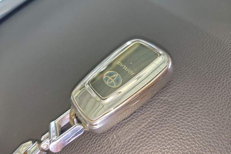 Used Toyota RAV4 2022 Dual-Engine 2.5L E-CVT Two-Wheel Drive Elite Edition Vehicle Key