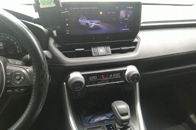 Used Toyota RAV4 2023 2.0L CVT Two-Wheel Drive Fashion Edition Audio And AC Panel