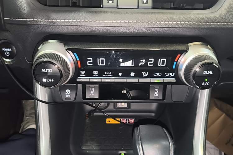 Used Toyota RAV4 2023 Dual-Engine 2.5L E-CVT Two-Wheel Drive Elite Plus Edition Audio And AC Panel