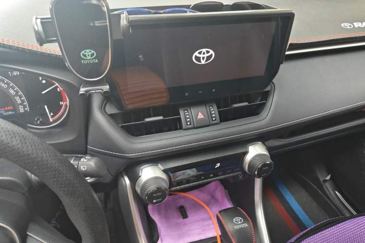 Used Toyota RAV4 2023 2.0L CVT Two-Wheel Drive Fashion Edition Audio And AC Panel