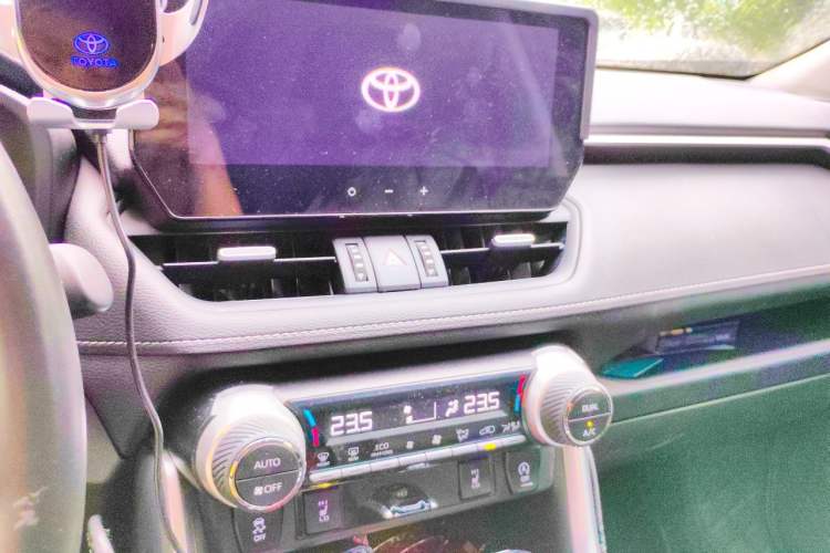 Used Toyota RAV4 2023 2.0L CVT Two-Wheel Drive Fashion Plus Edition Audio And AC Panel