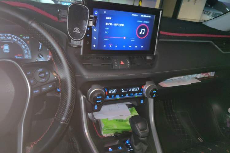 Used Toyota RAV4 2023 2.0L CVT Two-Wheel Drive Fashion Edition Audio And AC Panel