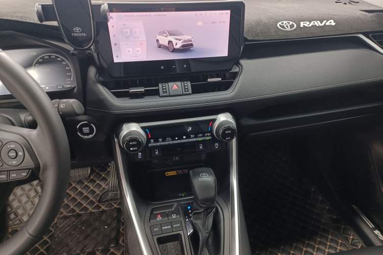 Used Toyota RAV4 2023 2.0L CVT Two-Wheel Drive Fashion Plus Edition Audio And AC Panel