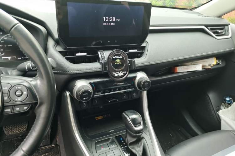Used Toyota RAV4 2023 2.0L CVT Two-Wheel Drive Fashion Plus Edition Audio And AC Panel