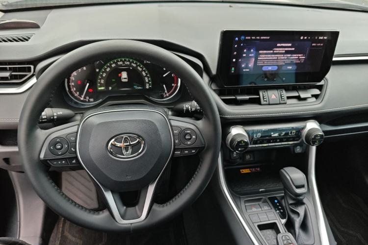 Used Toyota RAV4 2023 2.0L CVT Two-Wheel Drive Fashion Edition Center Console