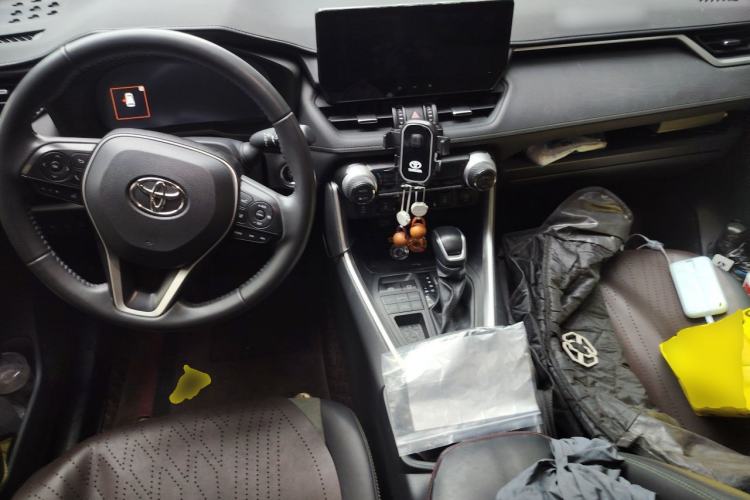 Used Toyota RAV4 2023 2.0L CVT 4x4 Explorer Plus Edition Center Console