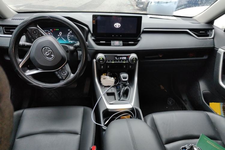 Used Toyota RAV4 2023 2.0L CVT Two-Wheel Drive Fashion Plus Edition Center Console