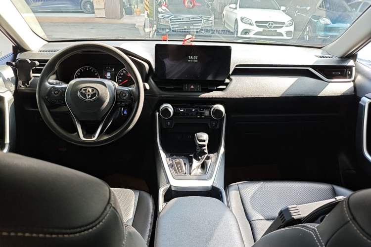 Used Toyota RAV4 2023 2.0L CVT Two-Wheel Drive Urban Edition Center Console