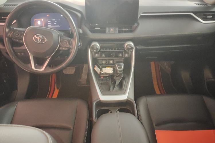 Used Toyota RAV4 2023 2.0L CVT Two-Wheel Drive Fashion Plus Edition Center Console