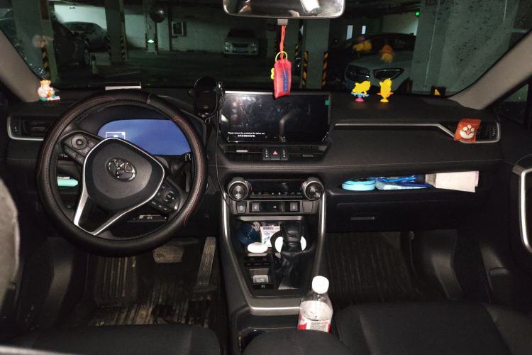 Used Toyota RAV4 2023 Dual-Engine 2.5L E-CVT Two-Wheel Drive Elite Plus Edition Center Console
