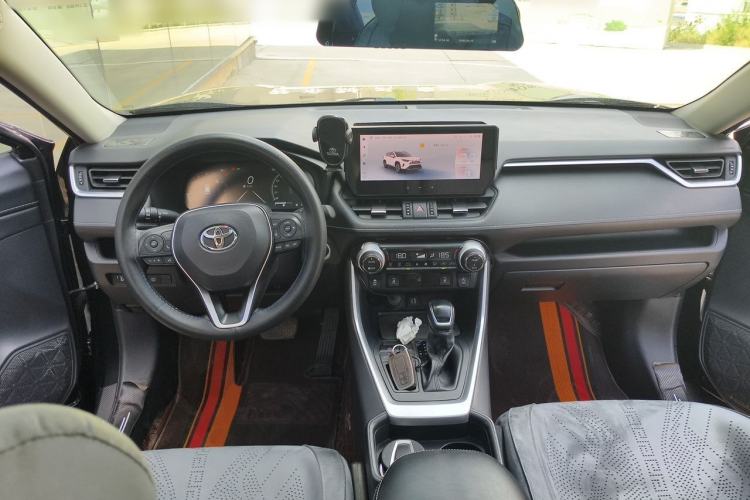 Used Toyota RAV4 2023 2.0L CVT Two-Wheel Drive Fashion Plus Edition Center Console
