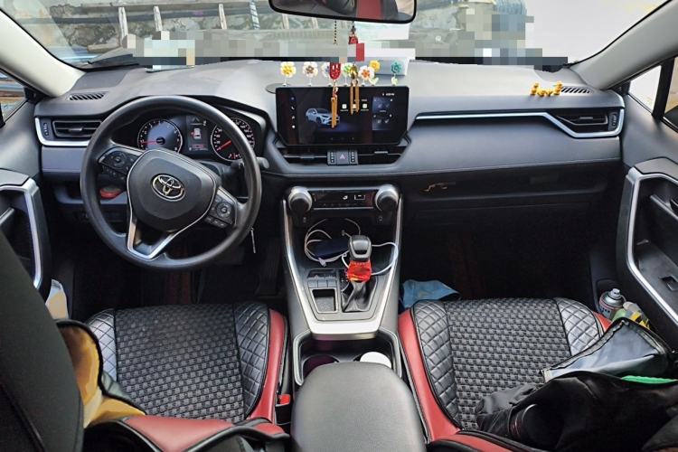 Used Toyota RAV4 2023 2.0L CVT Two-Wheel Drive Fashion Edition Center Console
