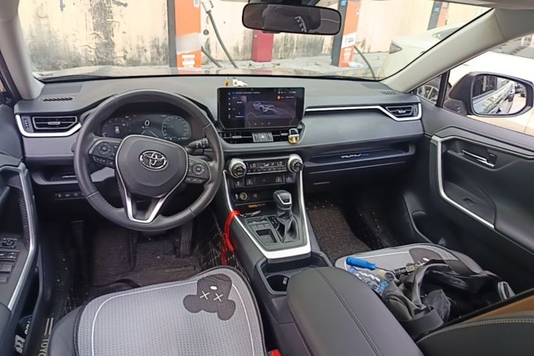 Used Toyota RAV4 2023 2.0L CVT Two-Wheel Drive Fashion Plus Edition Center Console