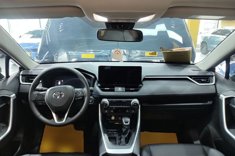 Used Toyota RAV4 2023 2.0L CVT Two-Wheel Drive Fashion Plus Edition Center Console