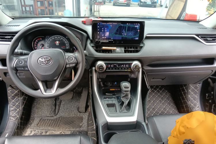 Used Toyota RAV4 2023 2.0L CVT Two-Wheel Drive Fashion Edition Center Console