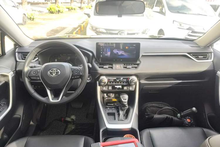 Used Toyota RAV4 2023 2.0L CVT Two-Wheel Drive Fashion Plus Edition Center Console
