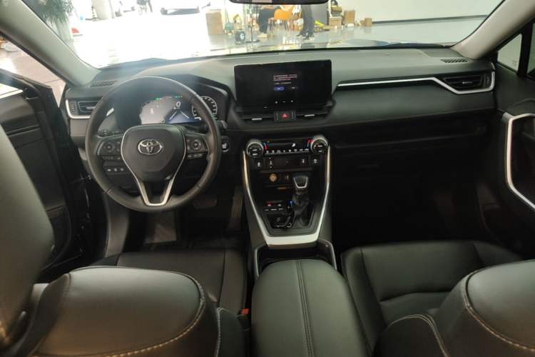 Used Toyota RAV4 2023 2.0L CVT Two-Wheel Drive Fashion Plus Edition Center Console