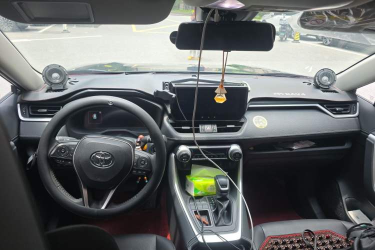 Used Toyota RAV4 2023 2.0L CVT Two-Wheel Drive Fashion Plus Edition Center Console