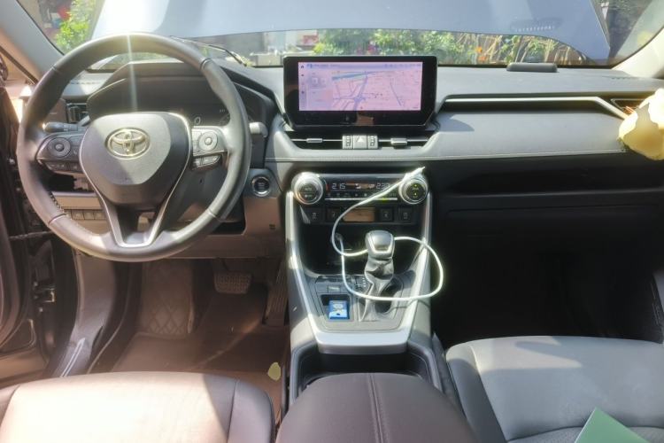 Used Toyota RAV4 2023 2.0L CVT Two-Wheel Drive Fashion Edition Center Console