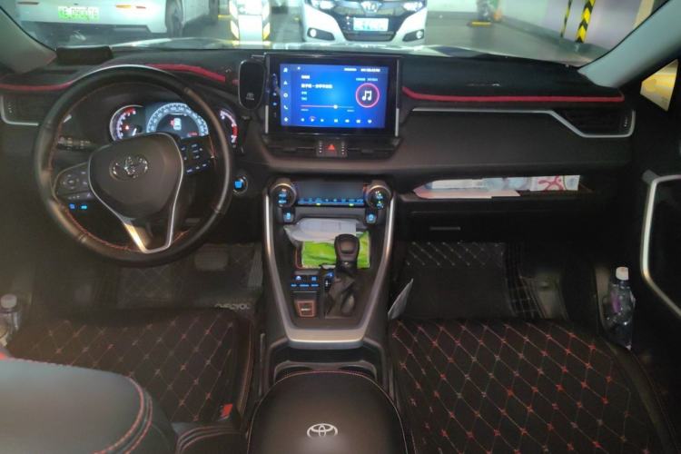 Used Toyota RAV4 2023 2.0L CVT Two-Wheel Drive Fashion Edition Center Console