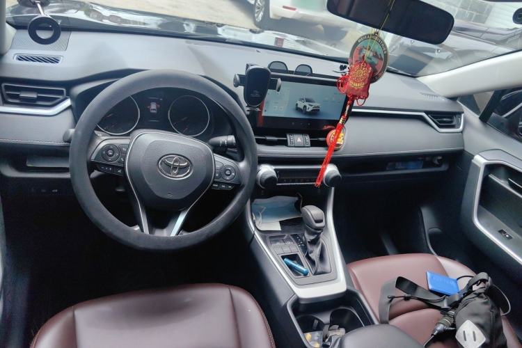 Used Toyota RAV4 2023 2.0L CVT Two-Wheel Drive Urban Edition Center Console
