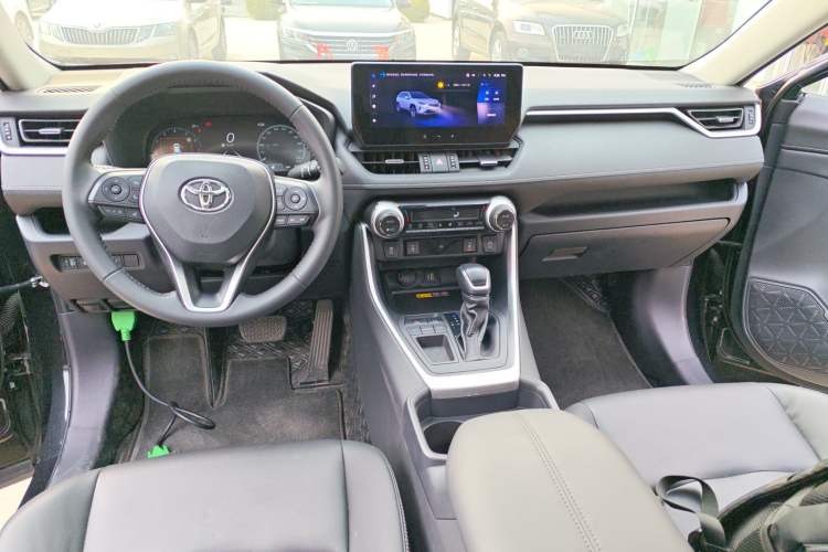 Used Toyota RAV4 2023 2.0L CVT Two-Wheel Drive Fashion Plus Edition Center Console