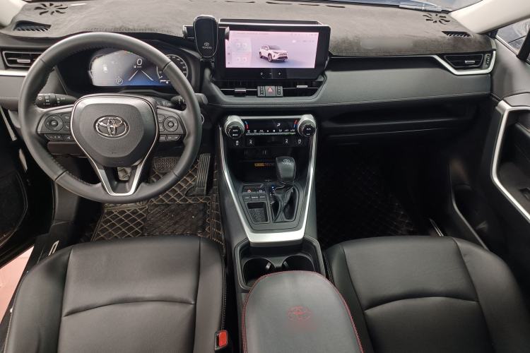 Used Toyota RAV4 2023 2.0L CVT Two-Wheel Drive Fashion Plus Edition Center Console