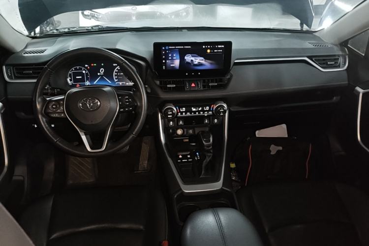 Used Toyota RAV4 2023 2.0L CVT Two-Wheel Drive Fashion Plus Edition Center Console